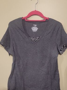 Danskin Now Gray Short Sleeve V-Neck Tee with Printed Trim